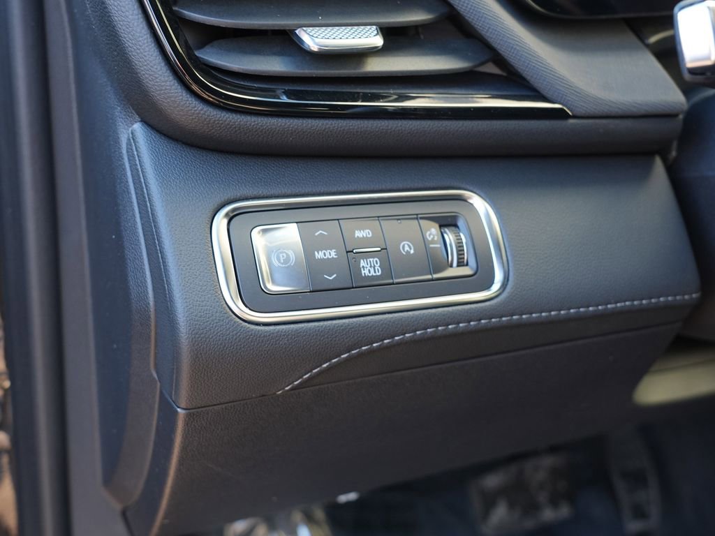 Used 2025 Buick Enclave Preferred AWD/4WD image 17