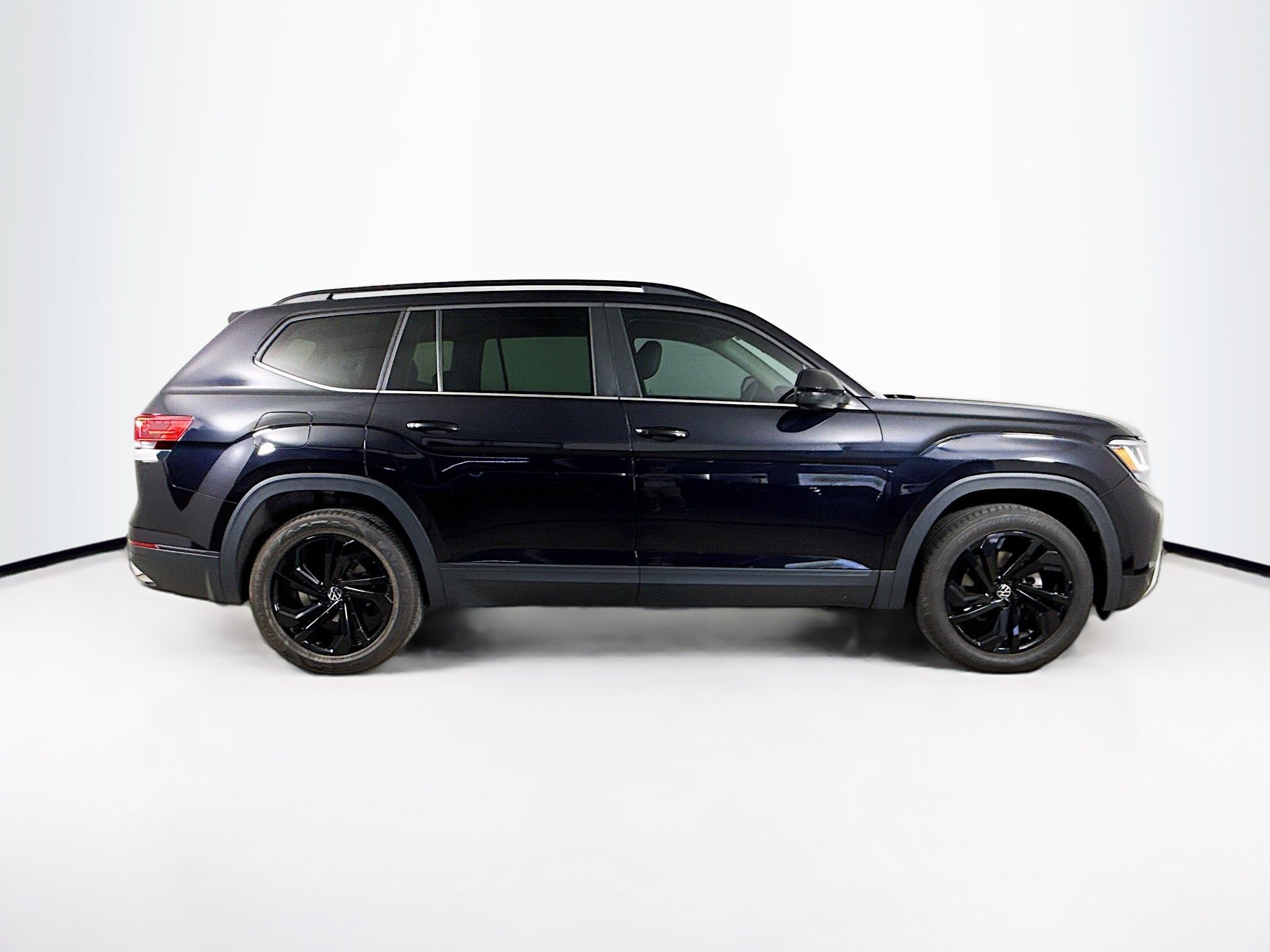 Used 2023 Volkswagen Atlas SE FWD image 2