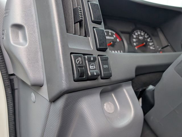 Used 2020 Isuzu NPR RWD image 14