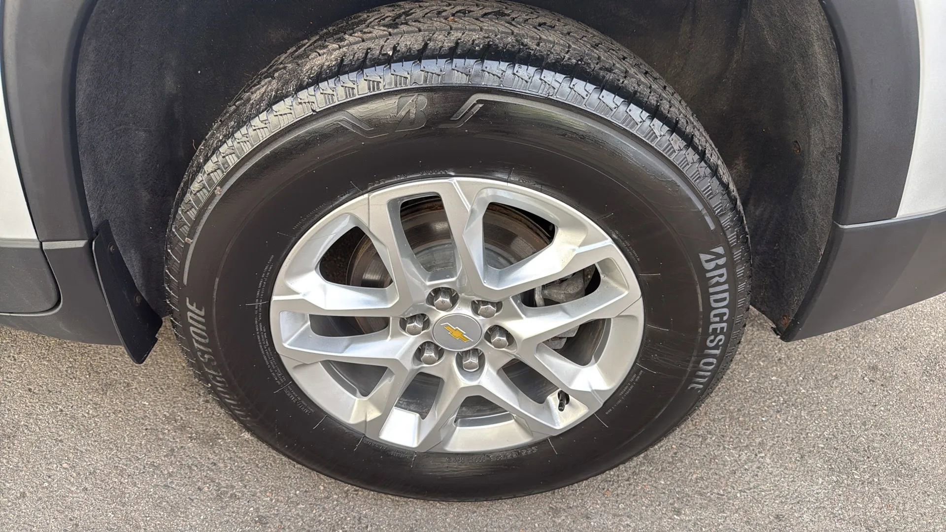 Used 2022 Chevrolet Traverse LS AWD/4WD image 9