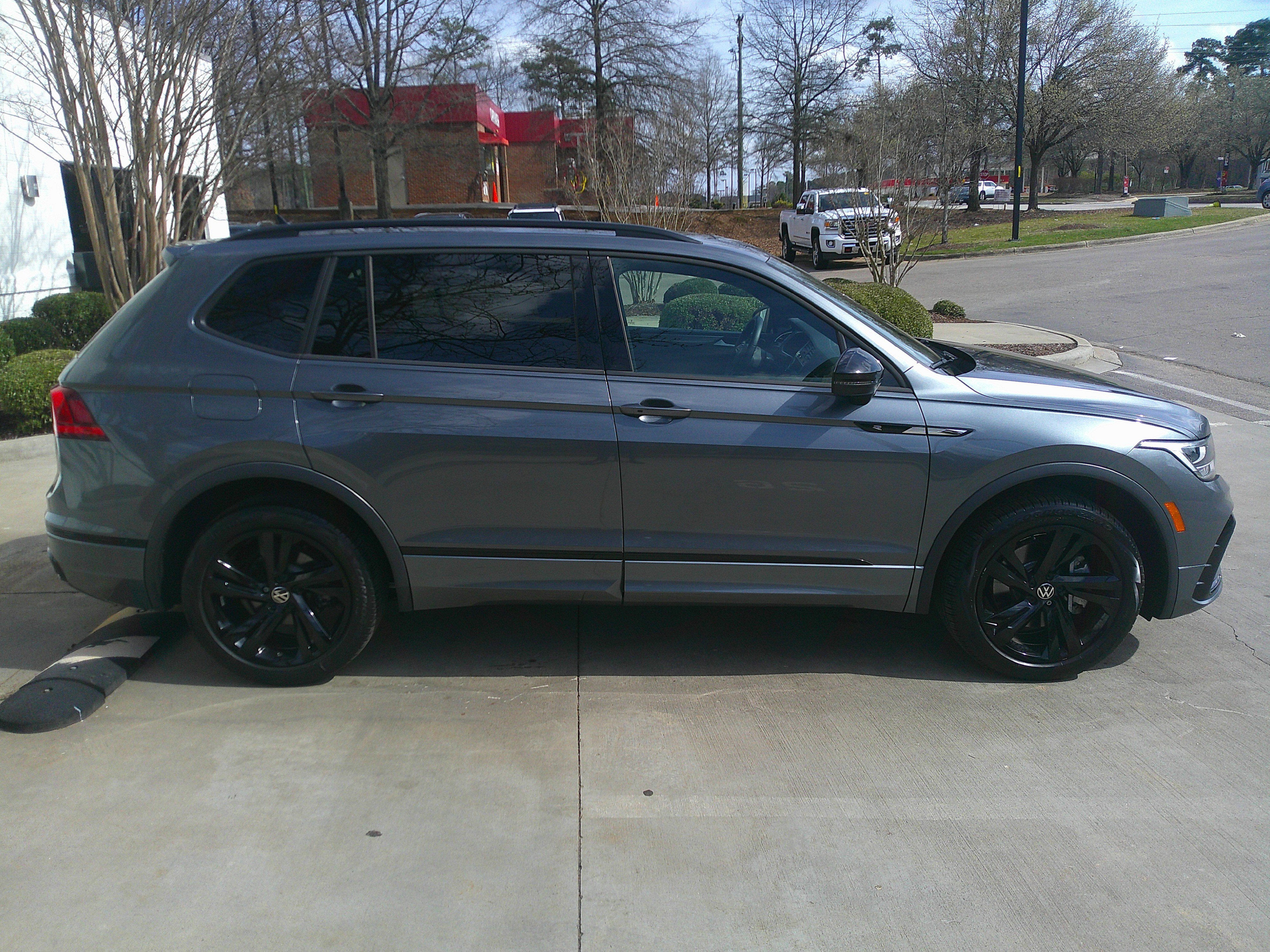 Used 2024 Volkswagen Tiguan SE R-Line image 14