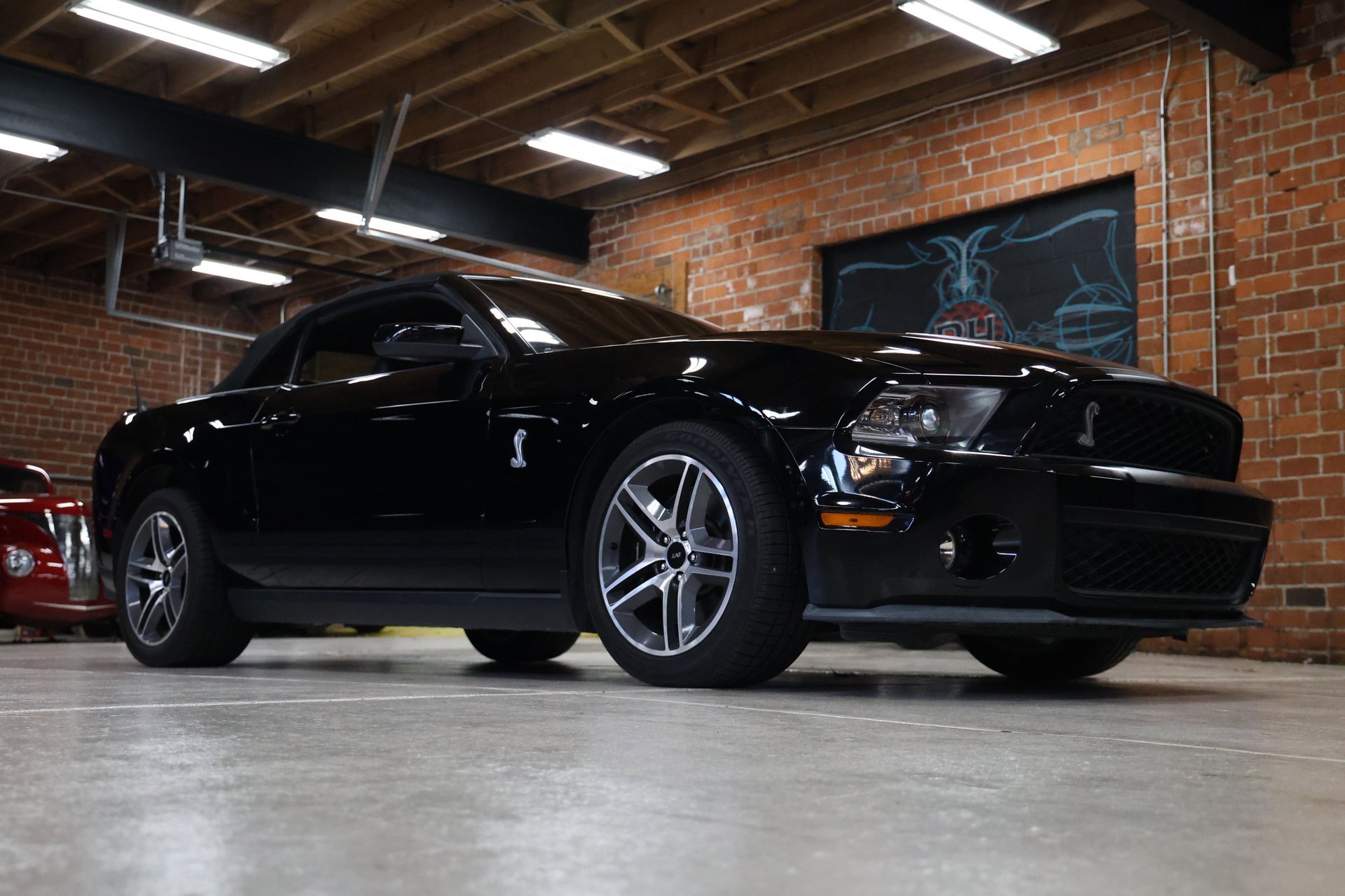 Used 2010 Ford Mustang Shelby GT500 image 2