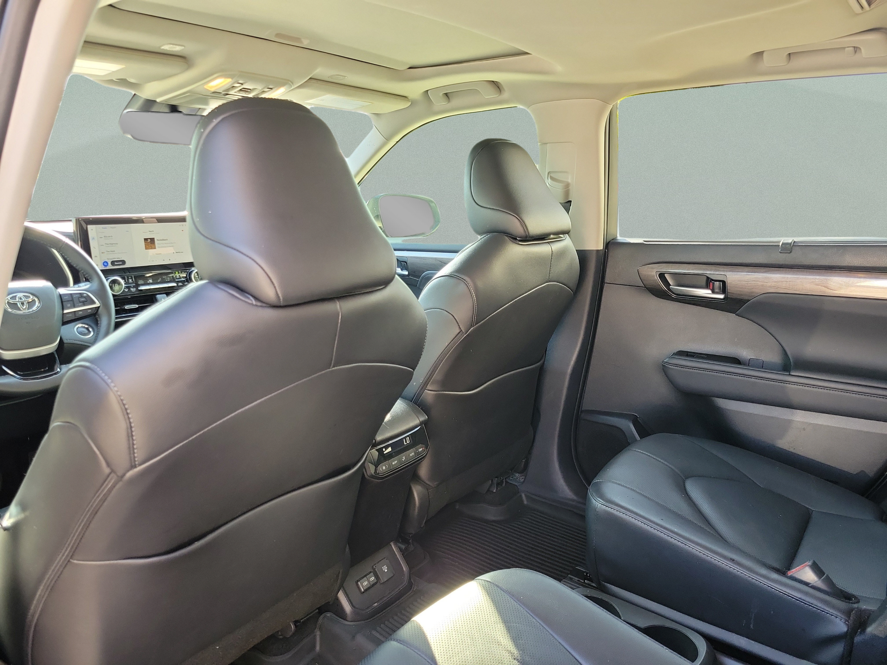Certified 2025 Toyota Highlander Limited FWD image 23