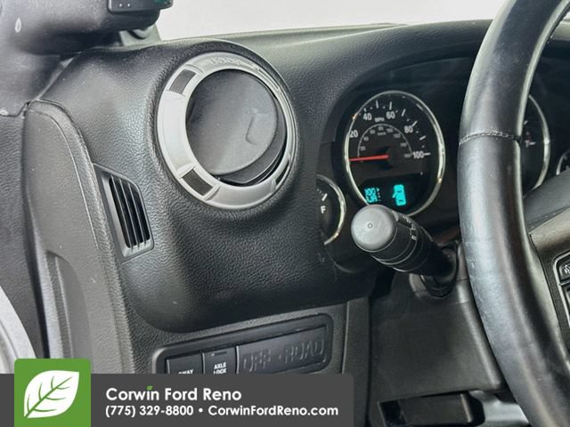 Used 2014 Jeep Wrangler Unlimited Rubicon w/ Connectivity Group AWD/4WD image 13