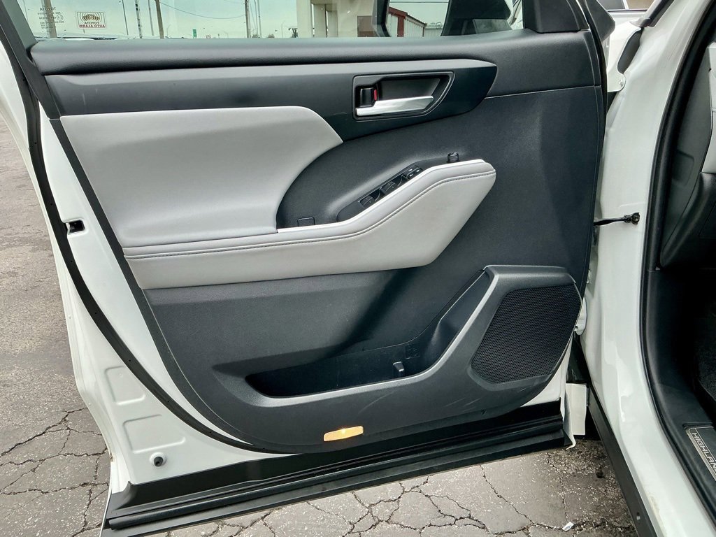 Used 2020 Toyota Highlander XLE image 43