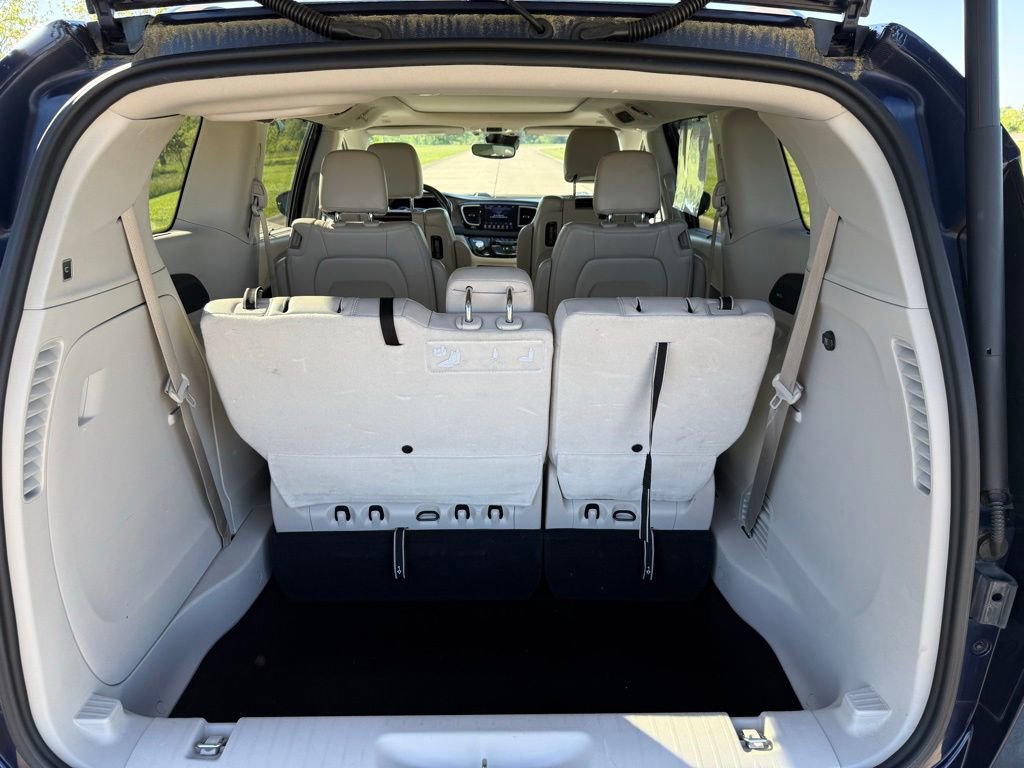 Used 2019 Chrysler Pacifica Touring-L Plus w/ Advanced Safetytec Group FWD image 6