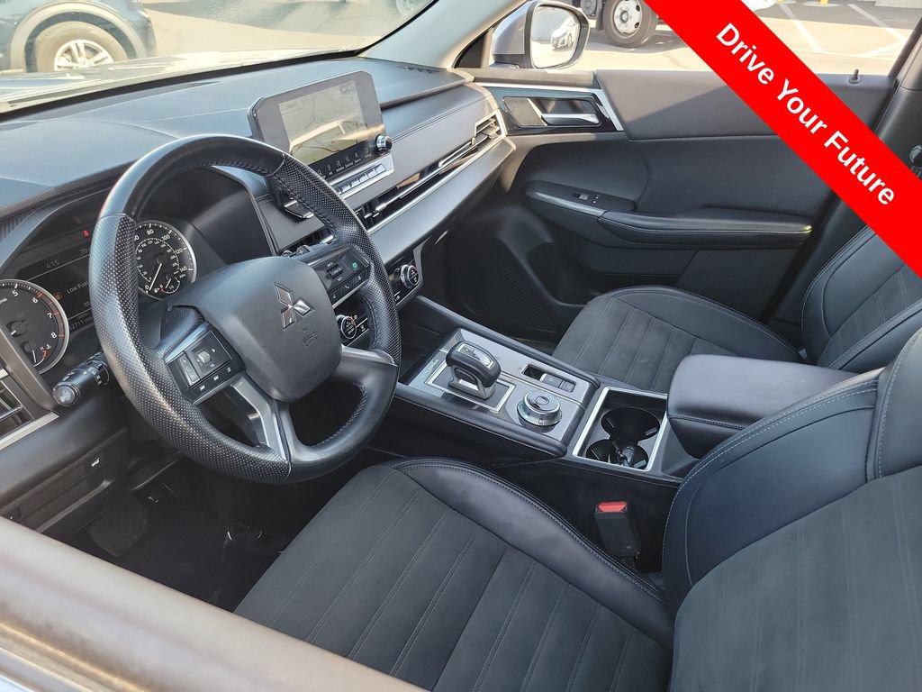 Used 2023 Mitsubishi Outlander SE FWD image 5