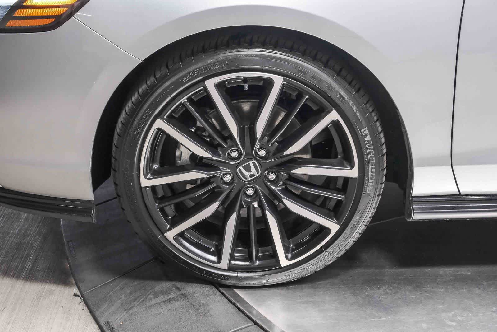 Used 2024 Honda Accord Touring image 10