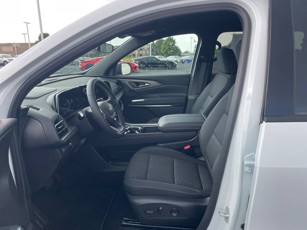 Used 2026 Chevrolet Traverse LT AWD/4WD image 9