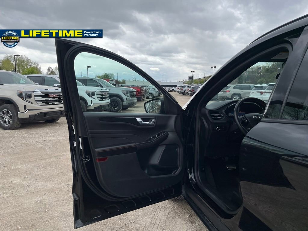 Used 2023 Ford Escape ST-Line FWD image 16