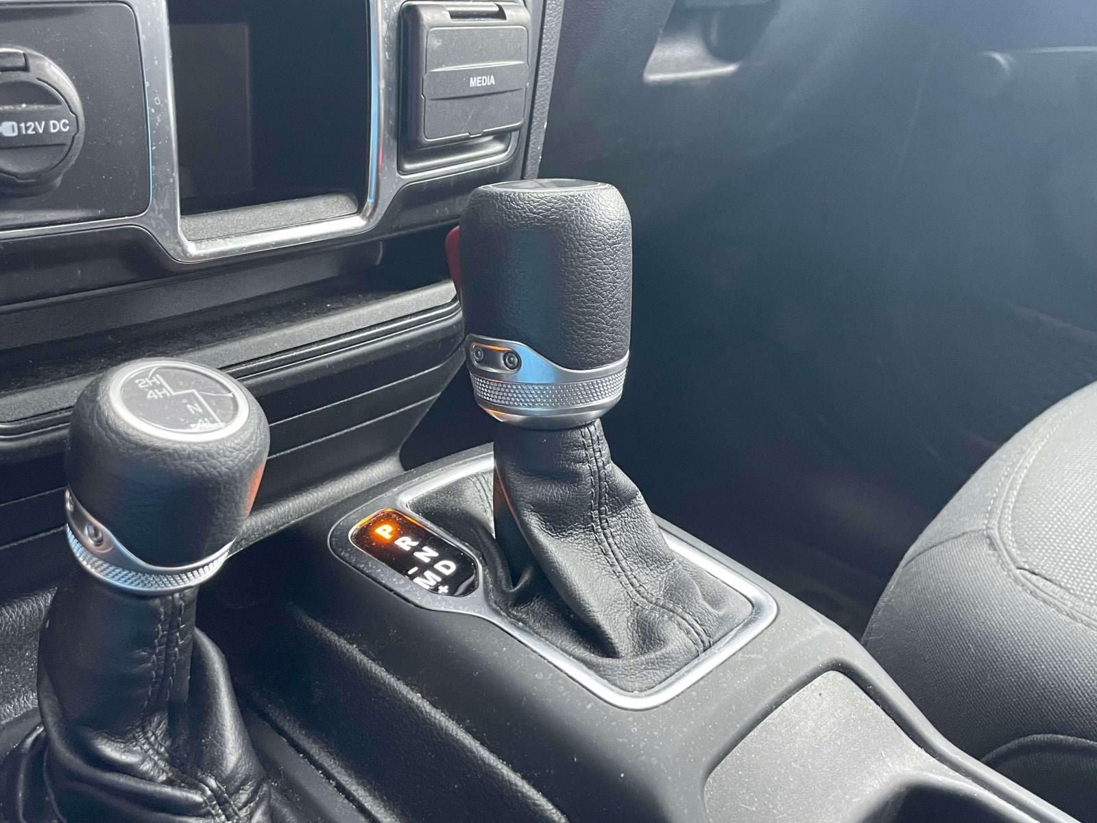 Used 2022 Jeep Wrangler Sport AWD/4WD image 27