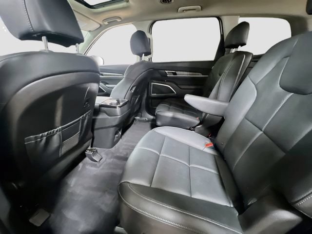 Certified 2024 Kia Telluride EX w/ EX Captain's Chair Package FWD image 26