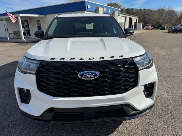 Used 2025 Ford Explorer ST-Line w/ Premium Package image 3