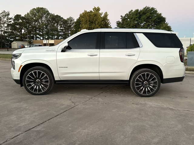 Used 2025 Chevrolet Tahoe High Country AWD/4WD image 3