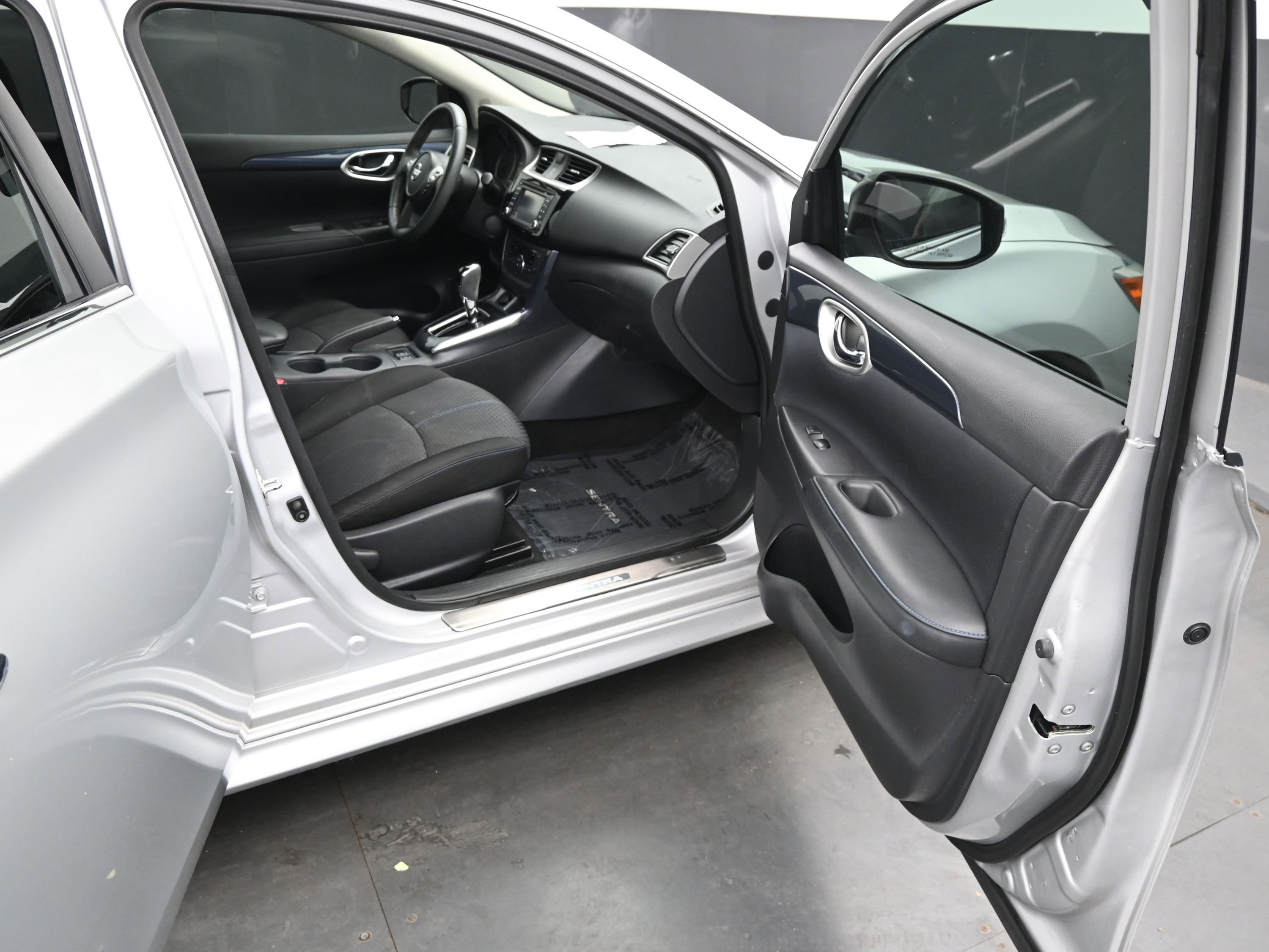 Used 2018 Nissan Sentra SR w/ Technology Package image 13