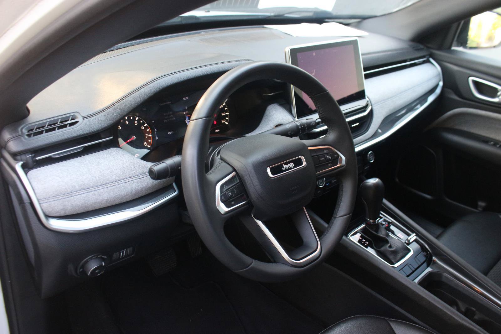 Used 2024 Jeep Compass Latitude AWD/4WD image 15