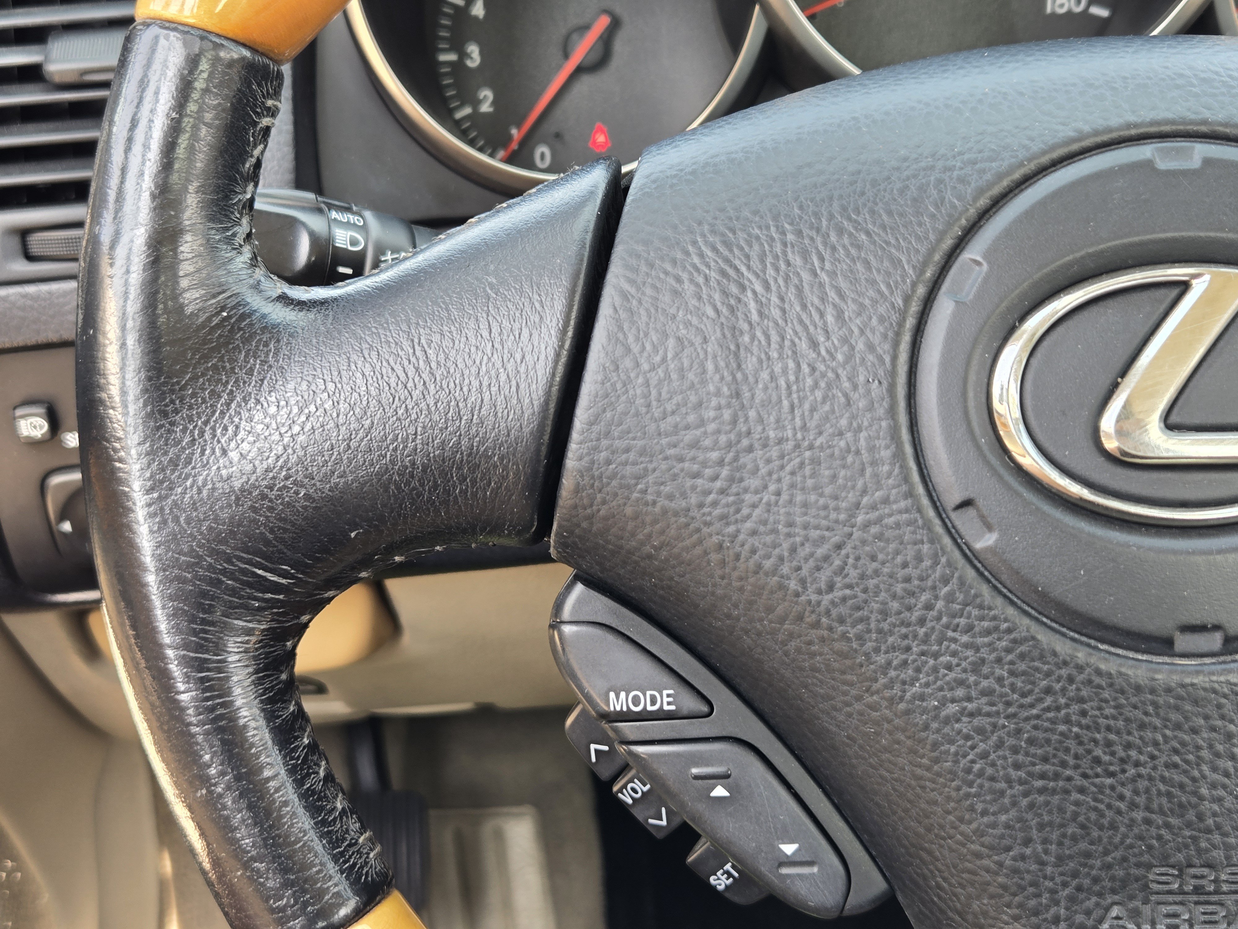 Used 2005 Lexus SC 430 Convertible RWD image 25