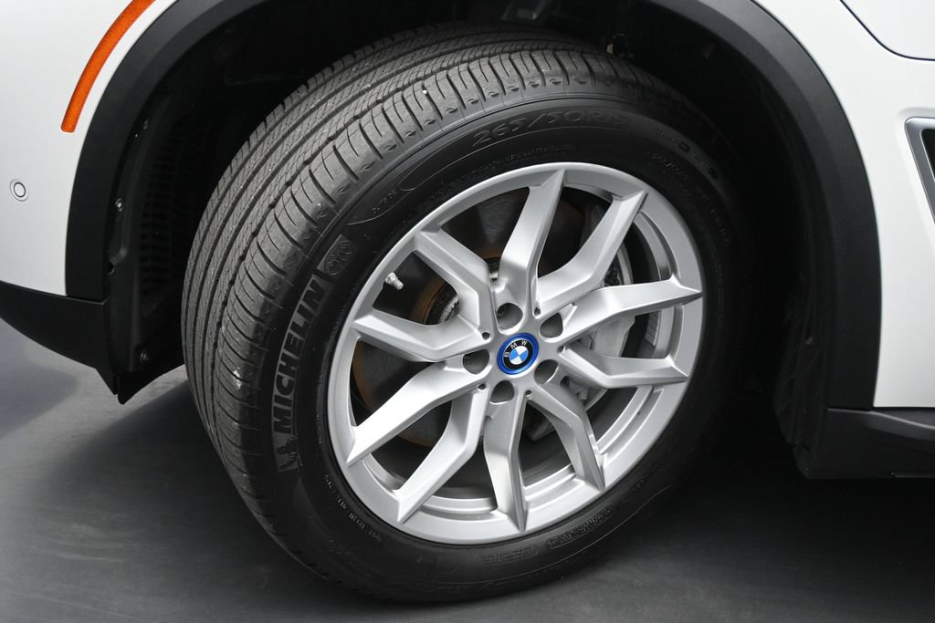 Used 2022 BMW X5 xDrive45e w/ Climate Comfort Package AWD/4WD image 22