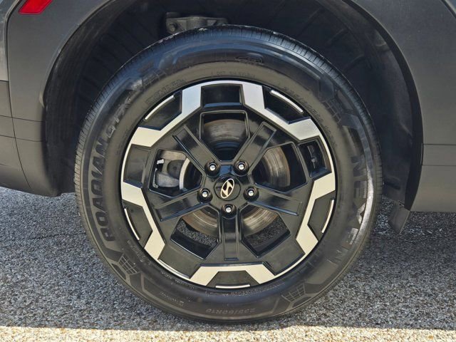 Used 2025 Hyundai Santa Fe SEL FWD image 32