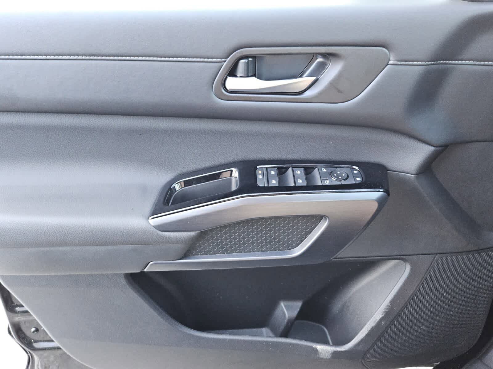 New 2026 Nissan Pathfinder SL FWD image 15