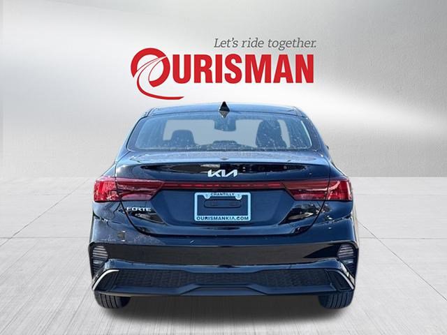 Used 2023 Kia Forte LXS image 3