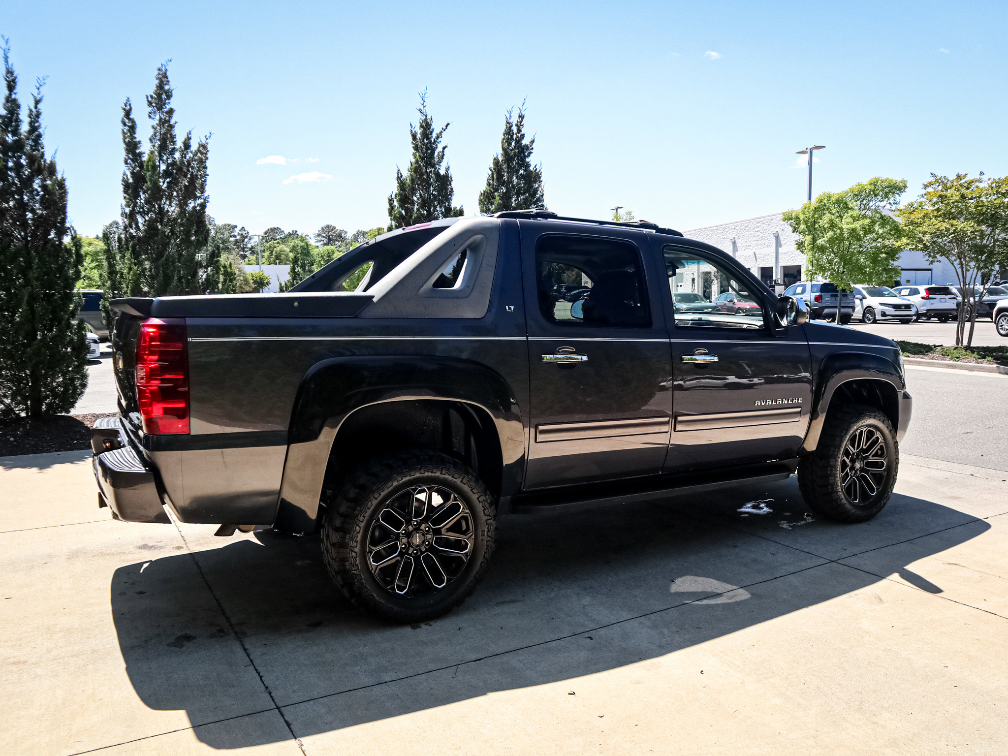 Used 2011 Chevrolet Avalanche LT w/ Regional Value Package image 11