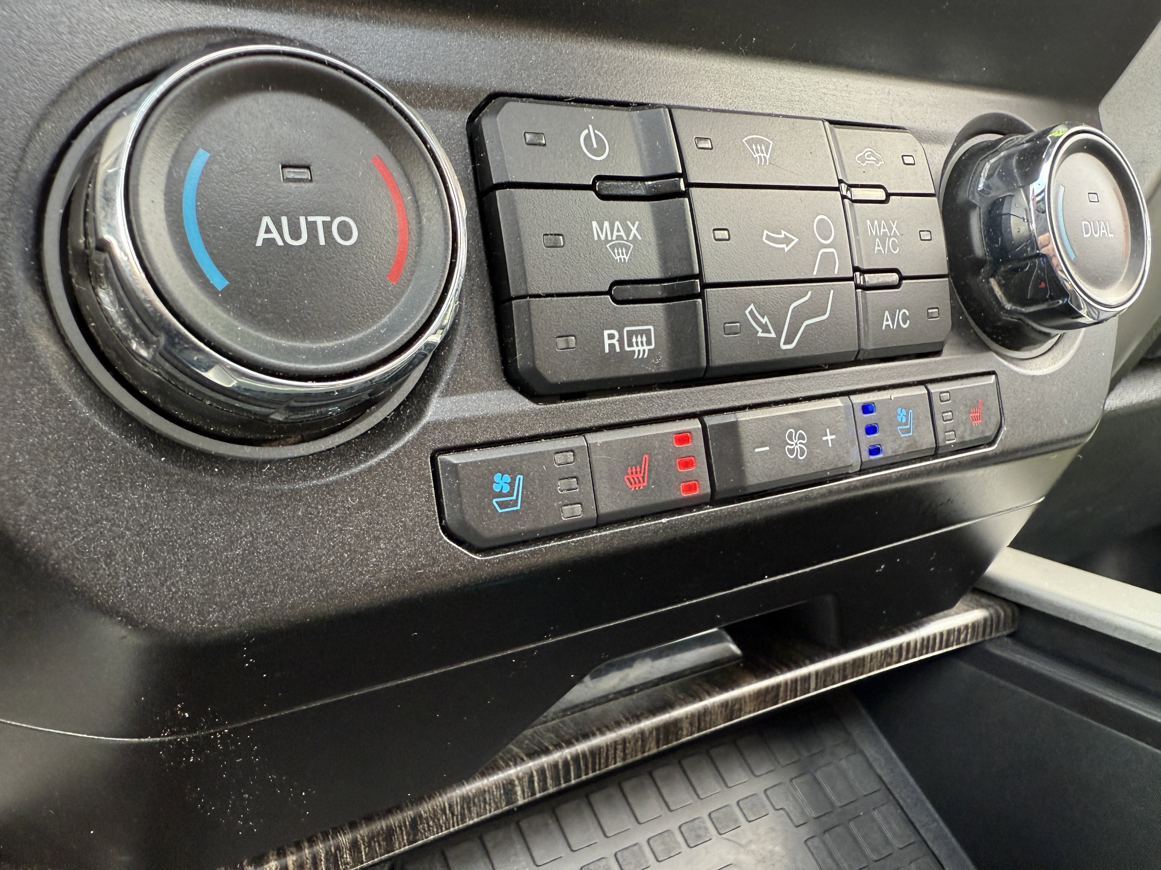 Used 2021 Ford F250 Lariat image 24