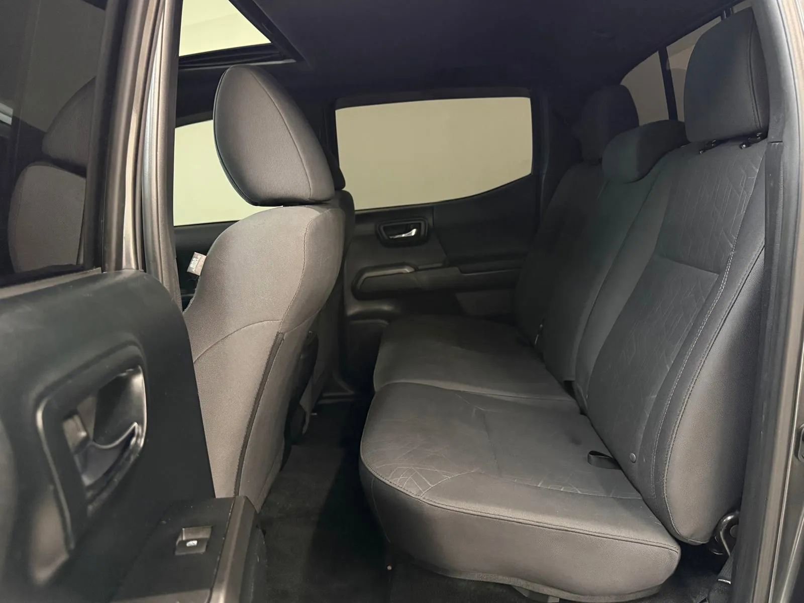 Used 2016 Toyota Tacoma TRD Off-Road AWD/4WD image 21