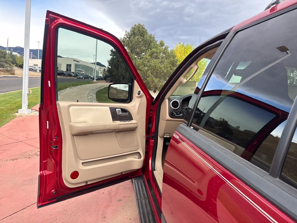 Used 2004 Ford Expedition XLT AWD/4WD image 10