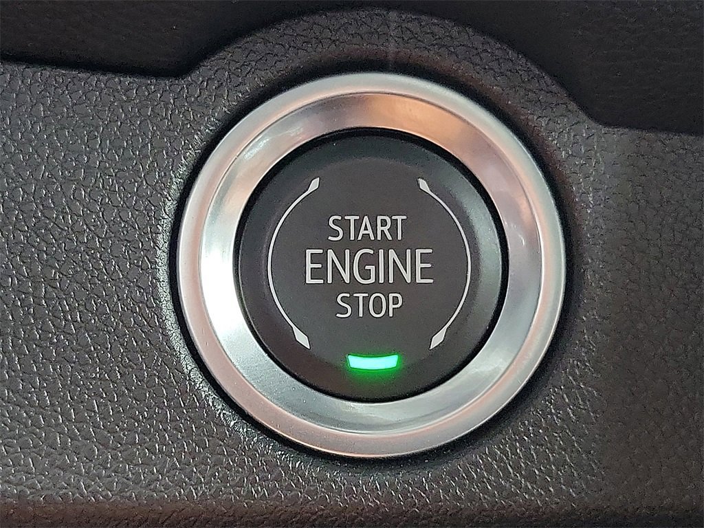Used 2025 Chevrolet Traverse LT w/ Enhanced Driving Package image 11