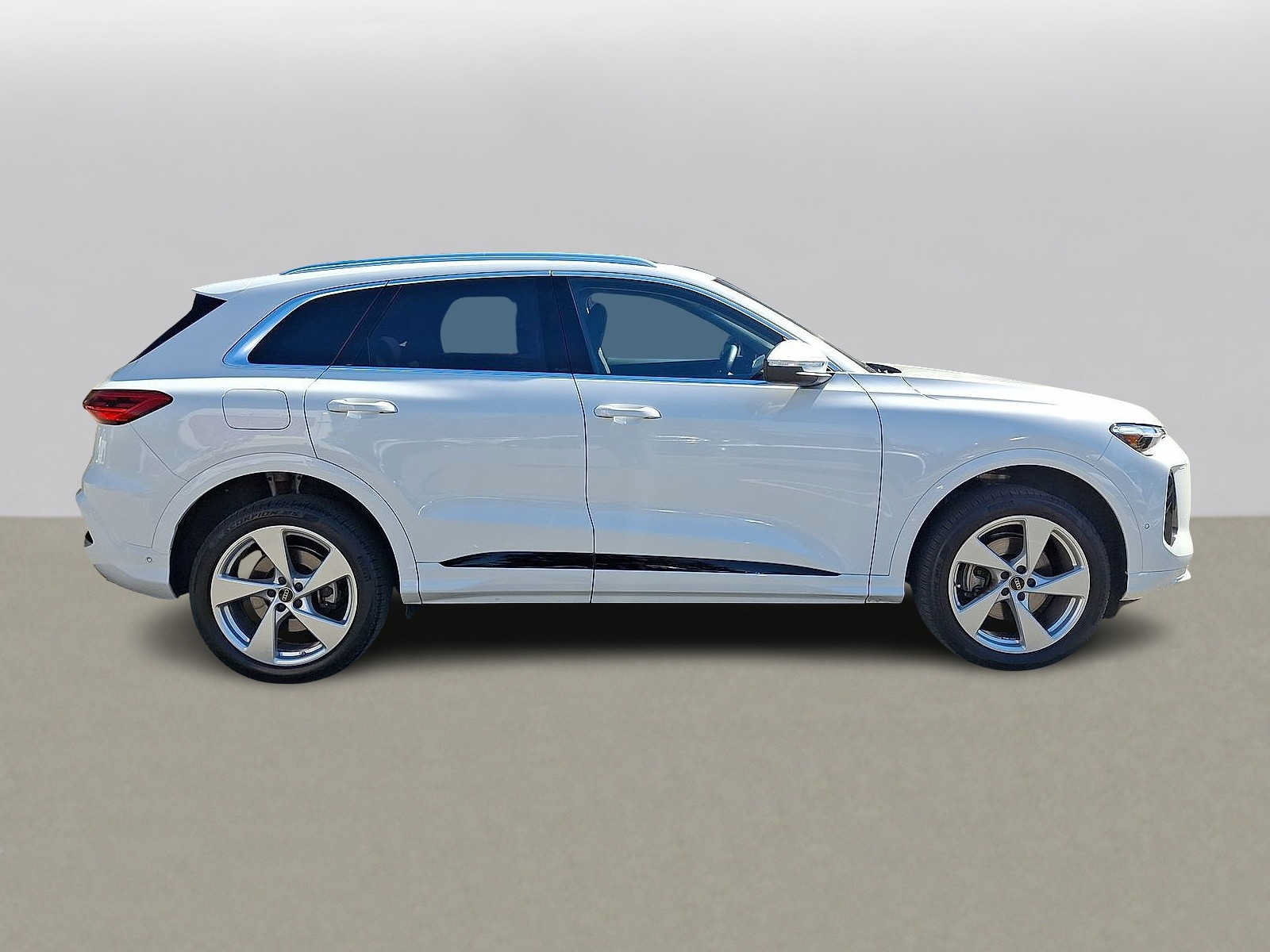 Certified 2025 Audi Q5 Premium w/ Premium Plus AWD/4WD image 32