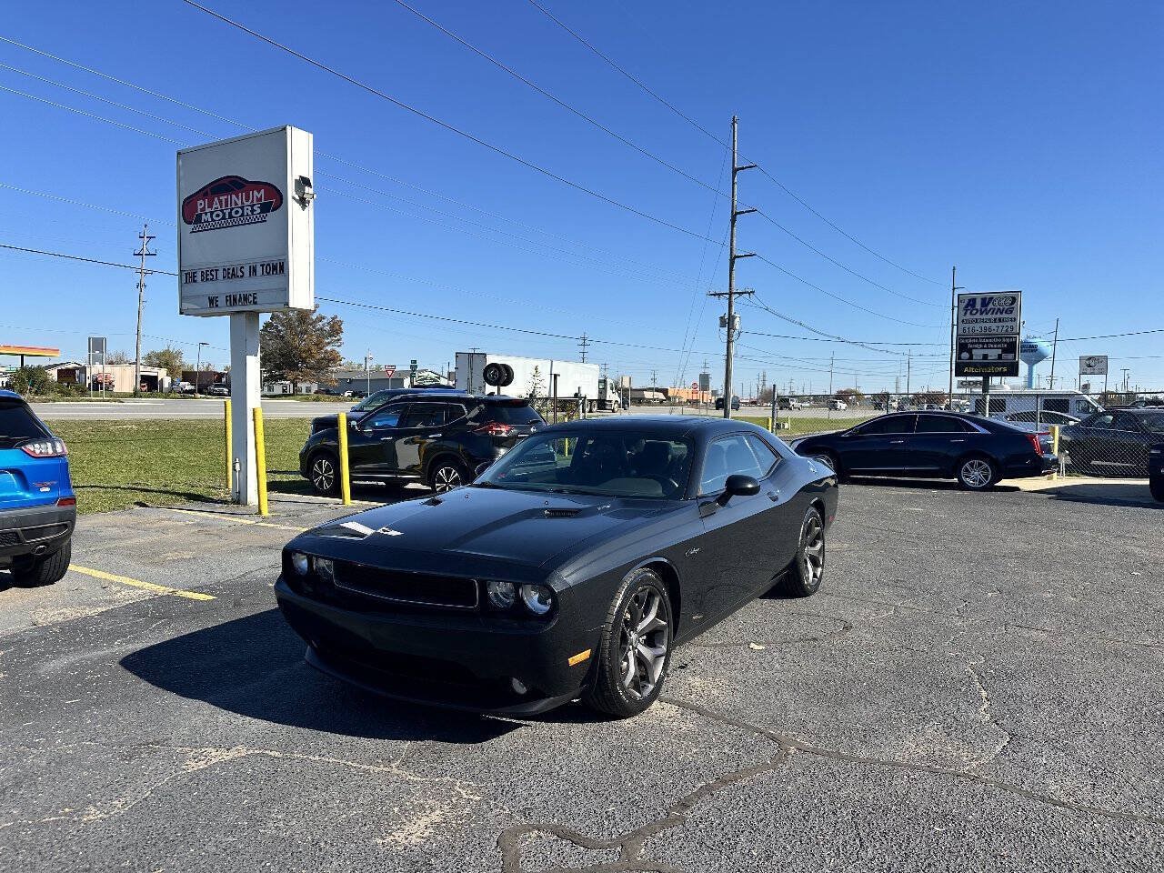 Used 2014 Dodge Challenger R/T RWD image 2