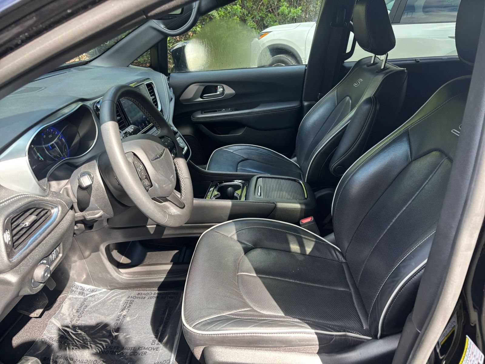 Used 2025 Chrysler Pacifica Limited FWD image 29