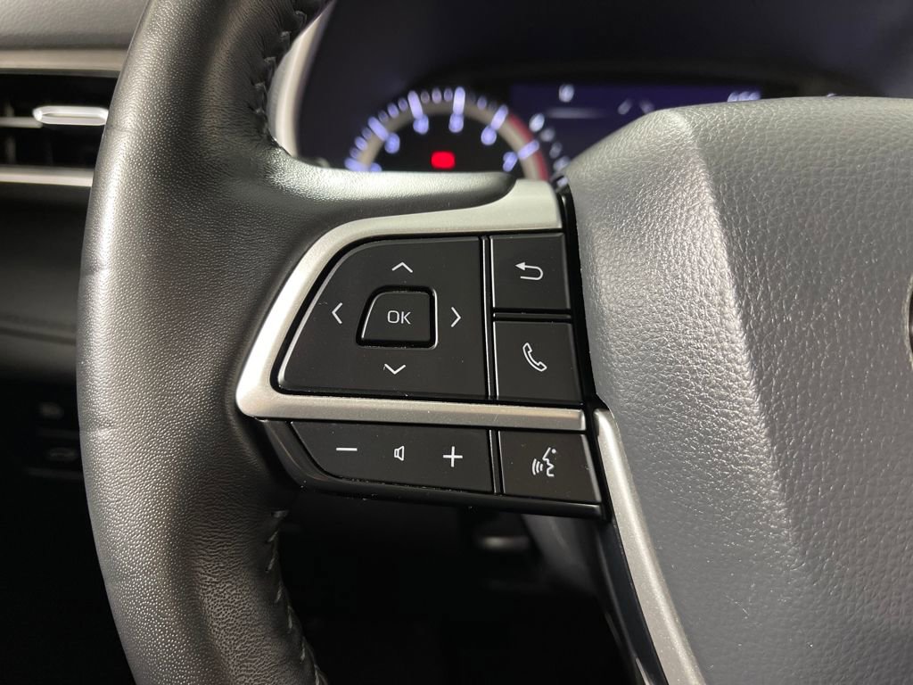 Certified 2024 Toyota Highlander XLE image 26