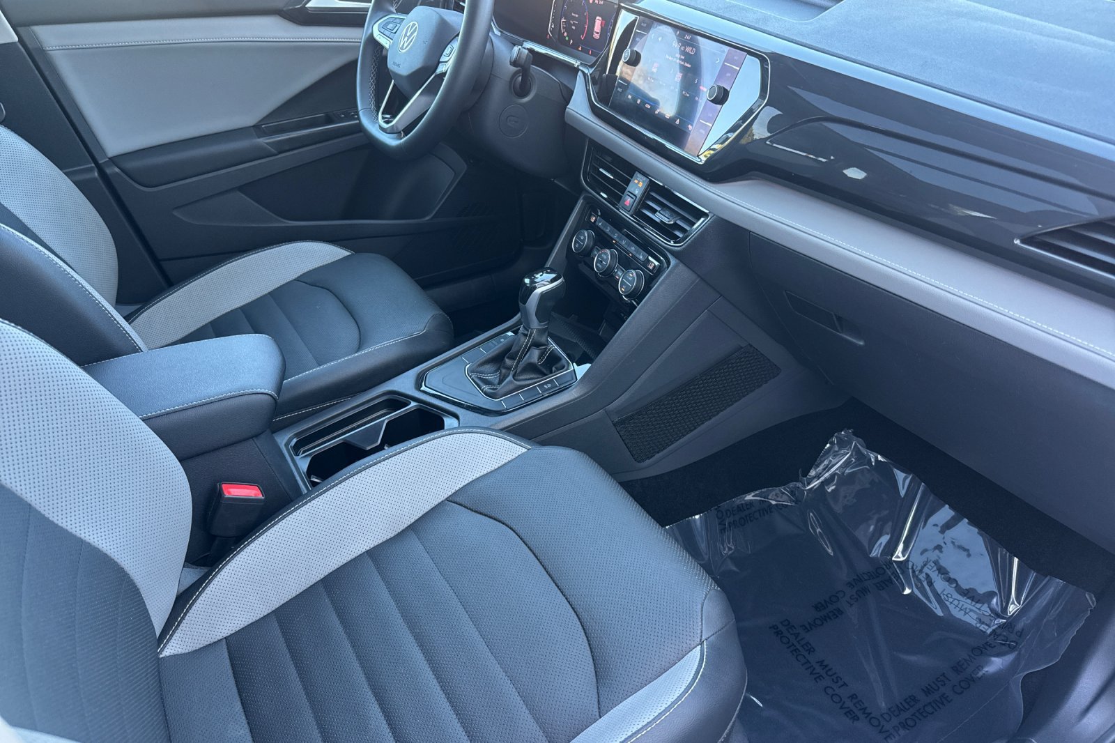 Used 2022 Volkswagen Taos SEL w/ Panoramic Sunroof Package FWD image 18
