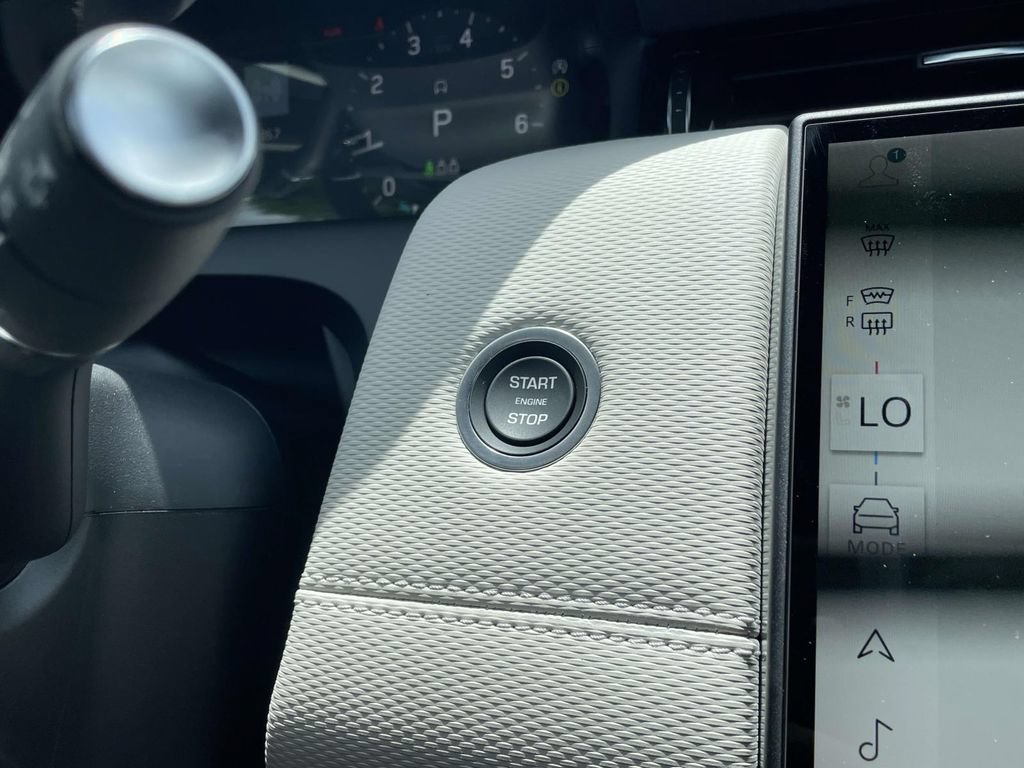 New 2026 Land Rover Discovery Sport Landmark AWD/4WD image 31