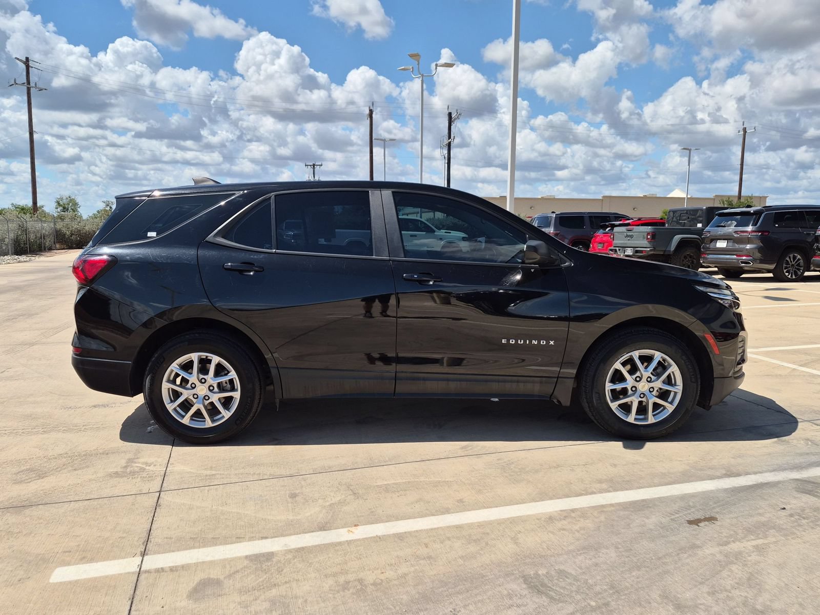 Used 2023 Chevrolet Equinox LS w/ LPO, Cargo Package FWD image 2