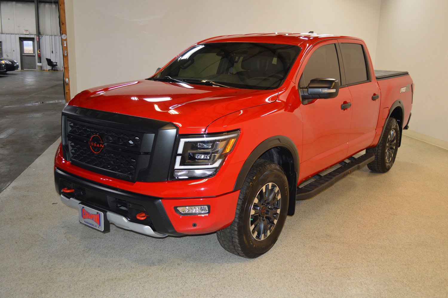 Used 2024 Nissan Titan PRO-4X w/ Pro-4x Convenience Package image 7