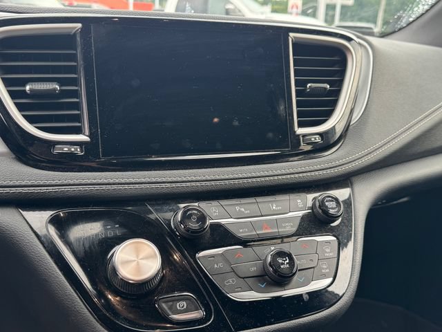 Used 2021 Chrysler Pacifica Touring w/ S Appearance Package FWD image 40