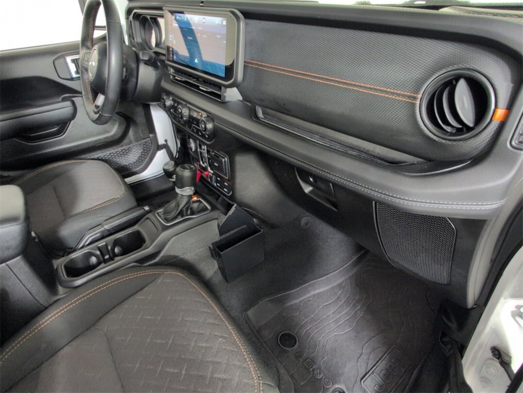 Certified 2024 Jeep Gladiator Mojave w/ Technology Group image 13