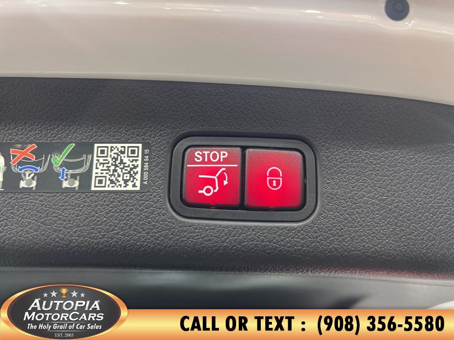 Used 2025 Mercedes-Benz GLC 350e 4MATIC w/ AMG Line image 22