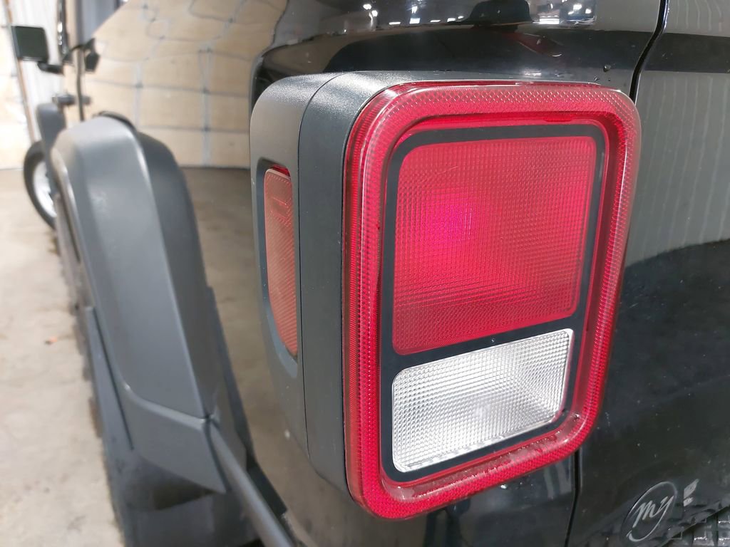 Used 2020 Jeep Gladiator Sport w/ Quick Order Package 24S image 31