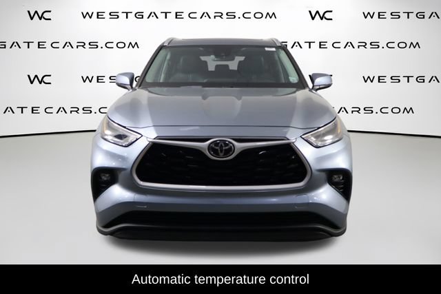 Used 2023 Toyota Highlander XLE FWD video 2