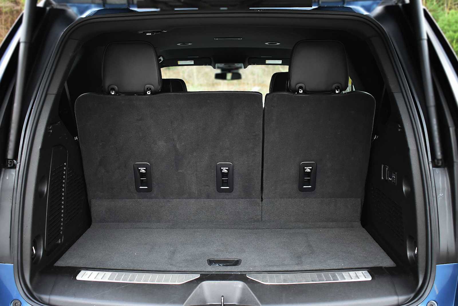 Used 2025 Chevrolet Tahoe Premier AWD/4WD image 8