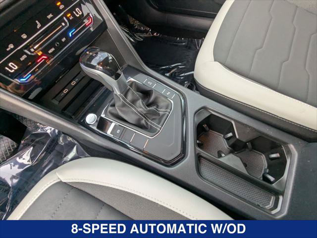 Used 2025 Volkswagen Taos SE FWD image 16
