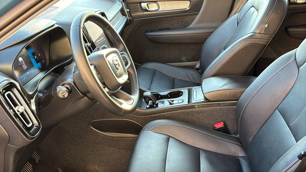 Certified 2024 Volvo XC40 B5 Core image 25