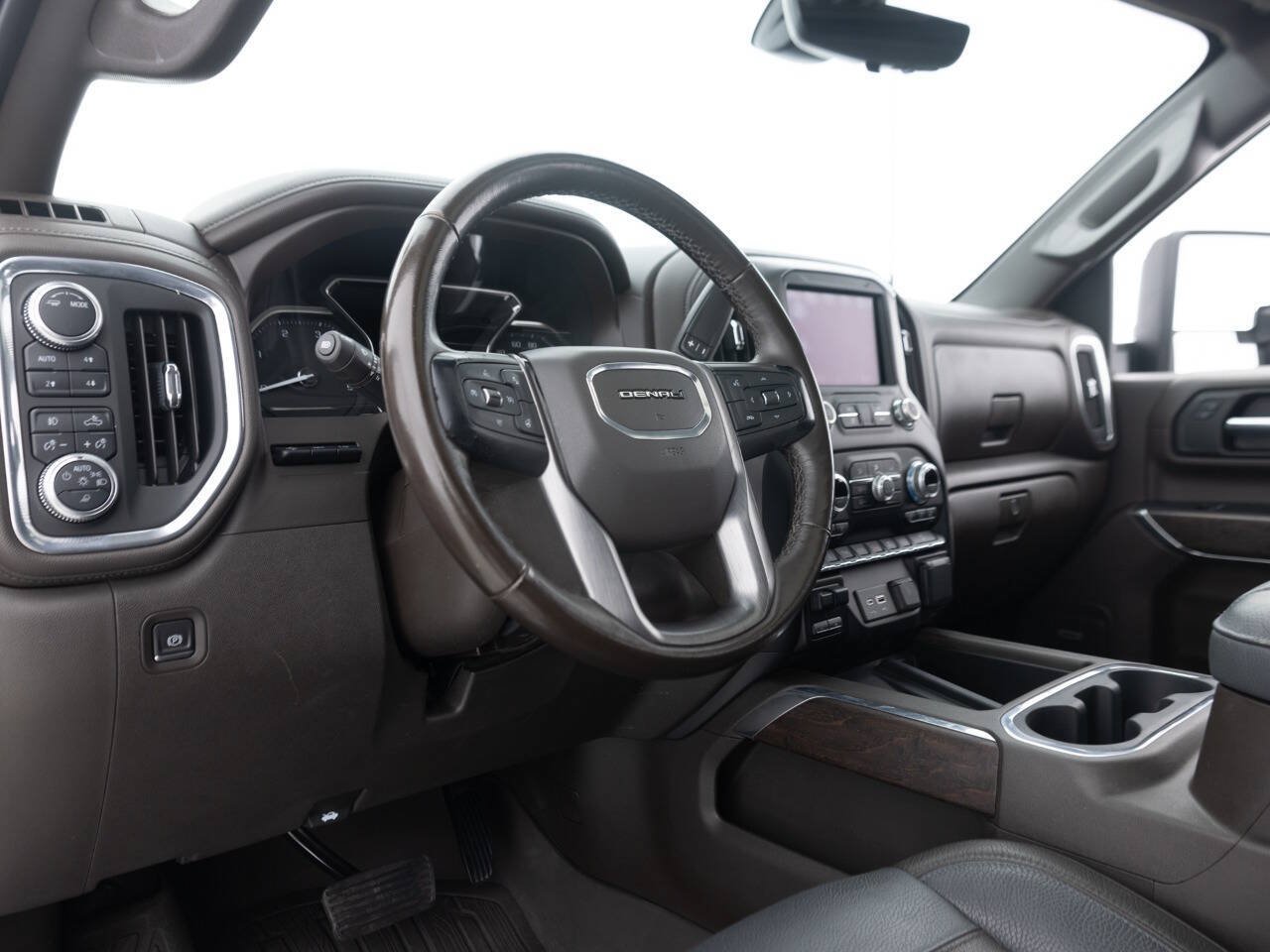 Used 2020 GMC Sierra 2500 Denali w/ Denali Ultimate Package AWD/4WD image 27
