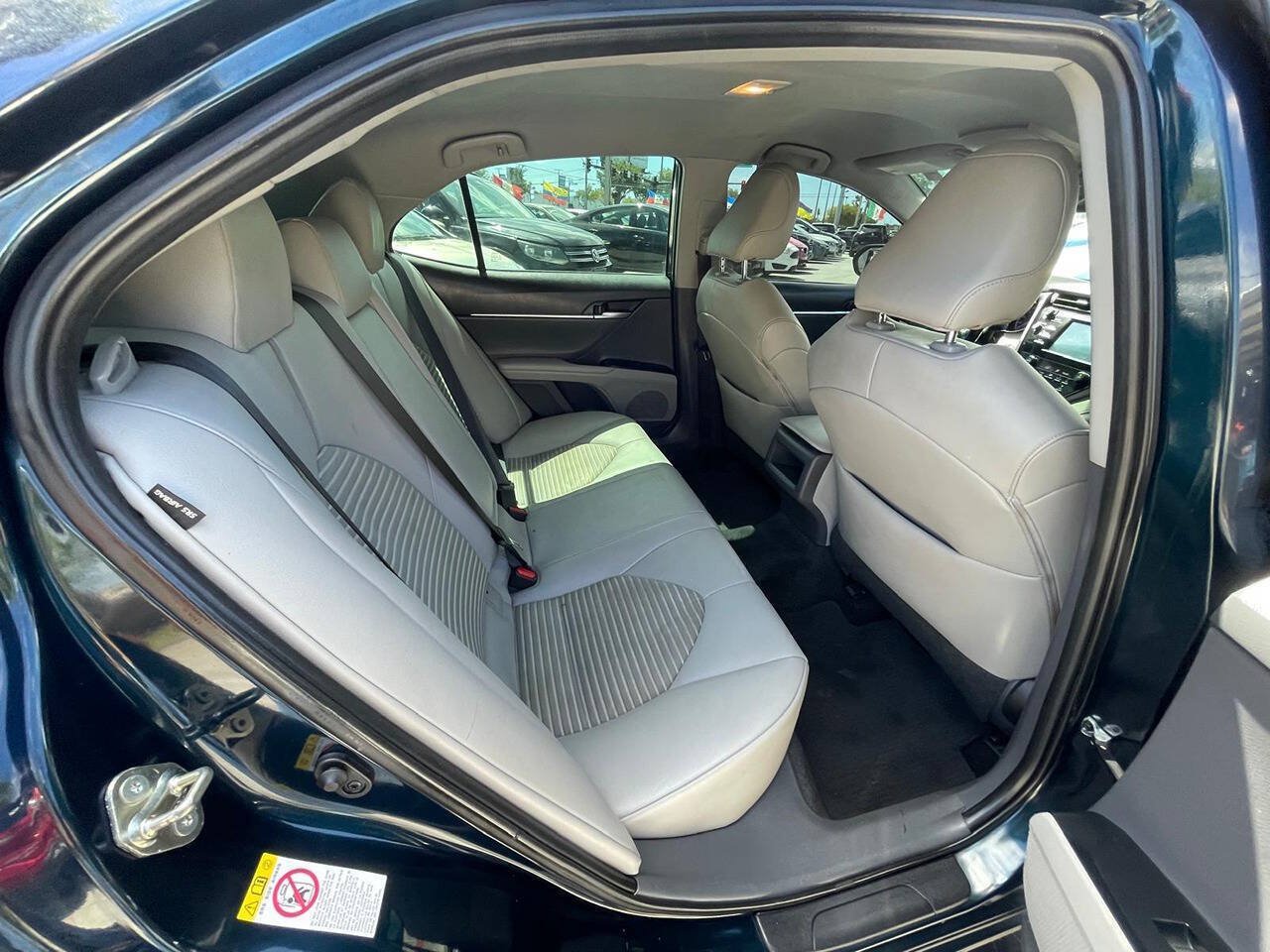 Used 2019 Toyota Camry SE w/ Convenience Package FWD image 15