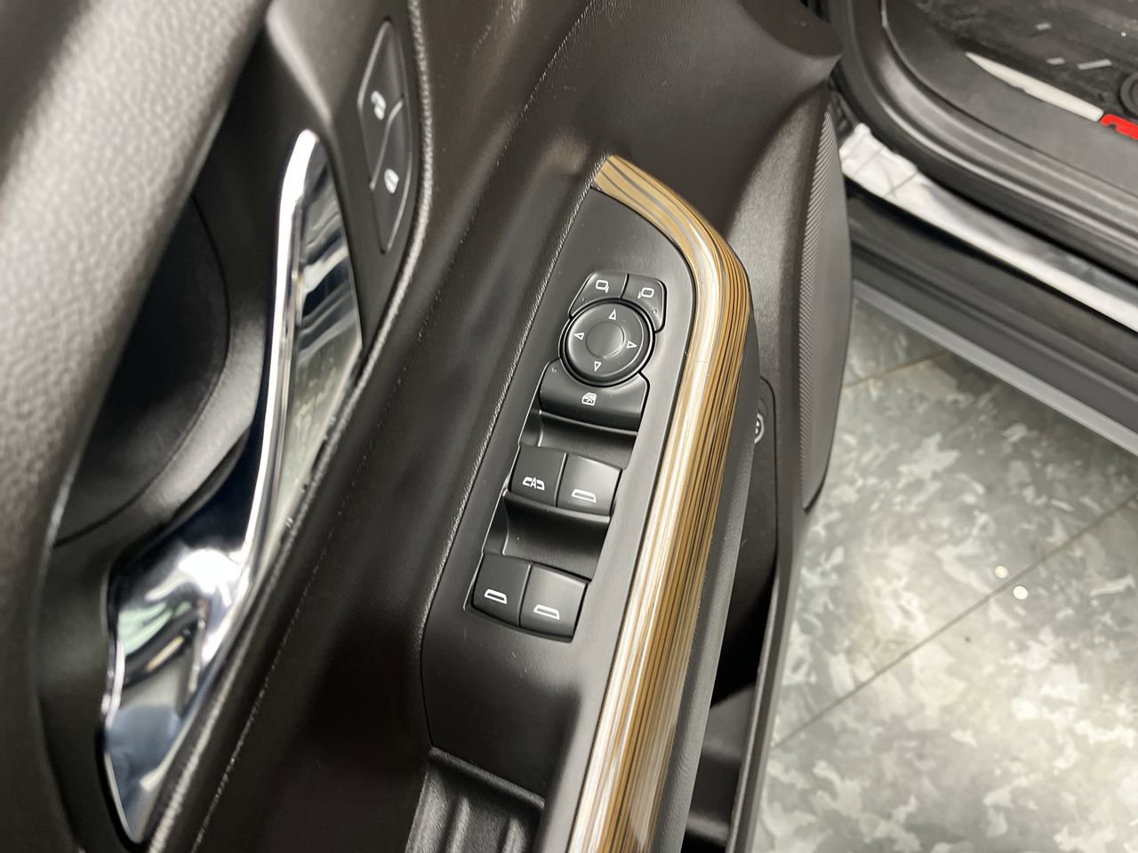 Certified 2023 GMC Acadia SLE w/ Driver Convenience Package AWD/4WD image 8