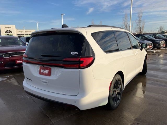 New 2026 Chrysler Pacifica Select w/ S Appearance Package FWD image 6